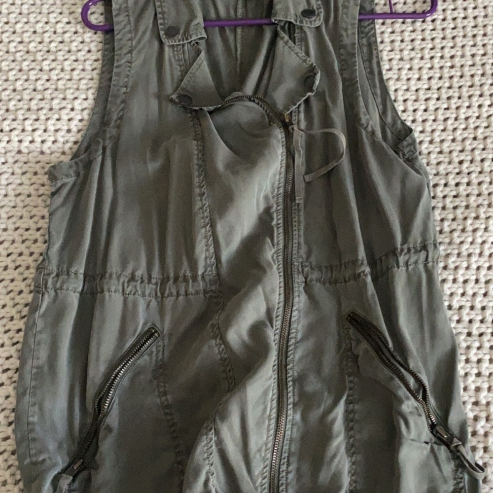 American Eagle olive green cargo vest